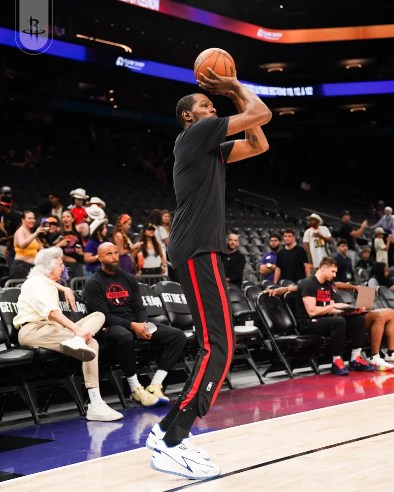 kaiyun中心-战旧主！火箭社媒分享杜兰特赛前全情投入训练的瞬间