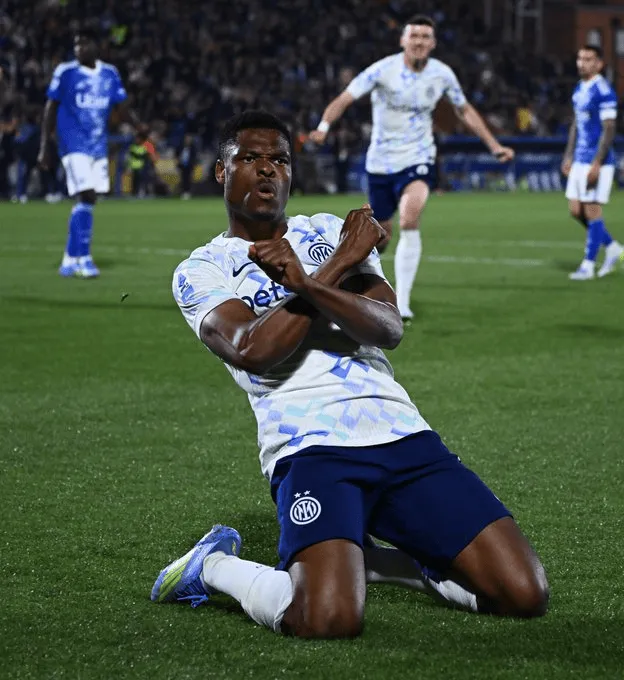 kaiyun平台-科莫3-4国际米兰全场数据：射门24-7，绝对机会4-0